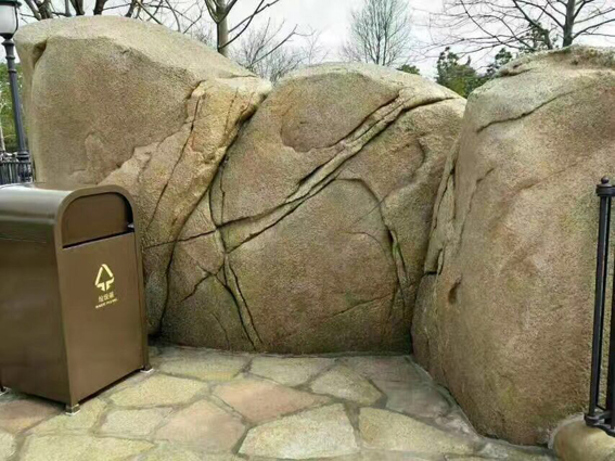 迪士尼塑石假山.jpg